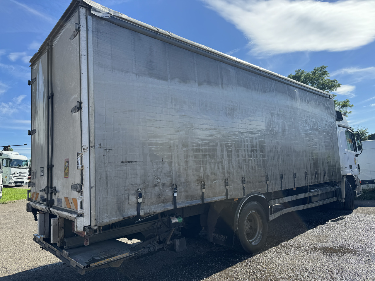 MERCEDES-BENZ ACTROS 1832 - شاحنة ذات ستائر جانبية: صورة 3 MERCEDES-BENZ ACTROS 1832 - شاحنة ذات ستائر جانبية: صورة 3