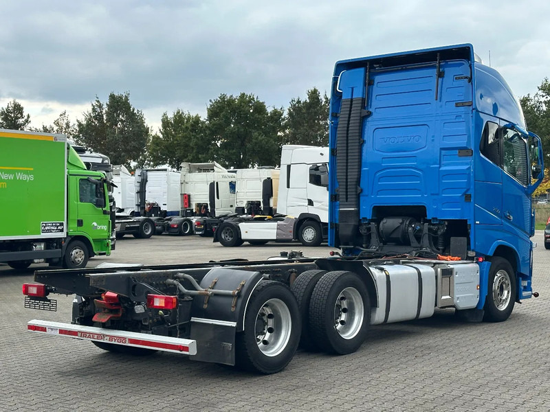 Volvo FH 16.750 6x4 Globe XL Chassis Retarder 3.90 Wb Full Air - شاحنة بهيكل معدني للمقصورة: صورة 3 Volvo FH 16.750 6x4 Globe XL Chassis Retarder 3.90 Wb Full Air - شاحنة بهيكل معدني للمقصورة: صورة 3