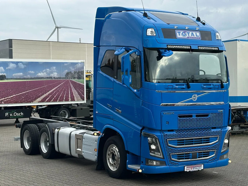Volvo FH 16.750 6x4 Globe XL Chassis Retarder 3.90 Wb Full Air - شاحنة بهيكل معدني للمقصورة: صورة 2 Volvo FH 16.750 6x4 Globe XL Chassis Retarder 3.90 Wb Full Air - شاحنة بهيكل معدني للمقصورة: صورة 2