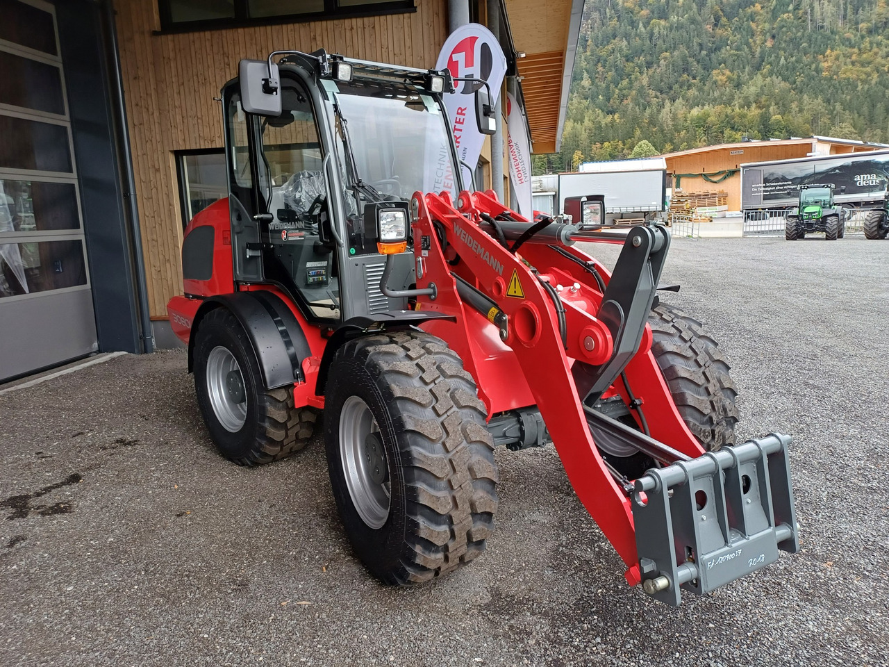 Weidemann 3080 LP (22303) - لودر مفصلي صغير: صورة 5 Weidemann 3080 LP (22303) - لودر مفصلي صغير: صورة 5
