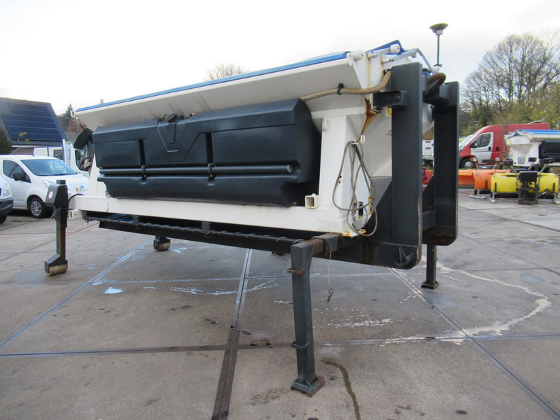 NIDO STRATOS B40-36 PALN-450 Rotopo 4m3 + 2.200L Salzstreuer Saltspreader Zoutstrooier - ناثر غبار/ ملح: صورة 3 NIDO STRATOS B40-36 PALN-450 Rotopo 4m3 + 2.200L Salzstreuer Saltspreader Zoutstrooier - ناثر غبار/ ملح: صورة 3