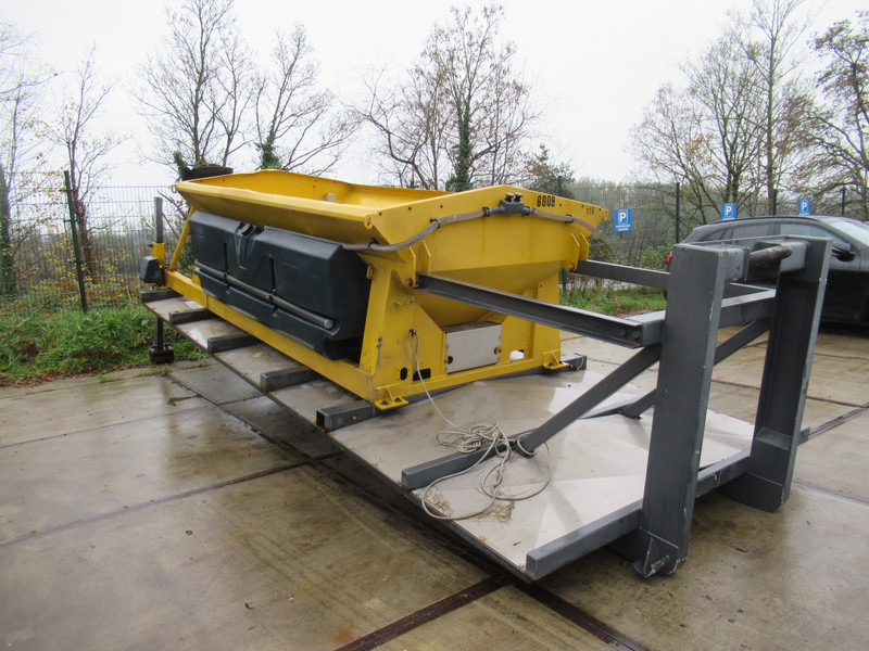 NIDO STRATOS B40-42 PALN Rotopower 4m3 + 2.200L Salzstreuer Saltspreader Zoutstrooier - ناثر غبار/ ملح: صورة 4 NIDO STRATOS B40-42 PALN Rotopower 4m3 + 2.200L Salzstreuer Saltspreader Zoutstrooier - ناثر غبار/ ملح: صورة 4