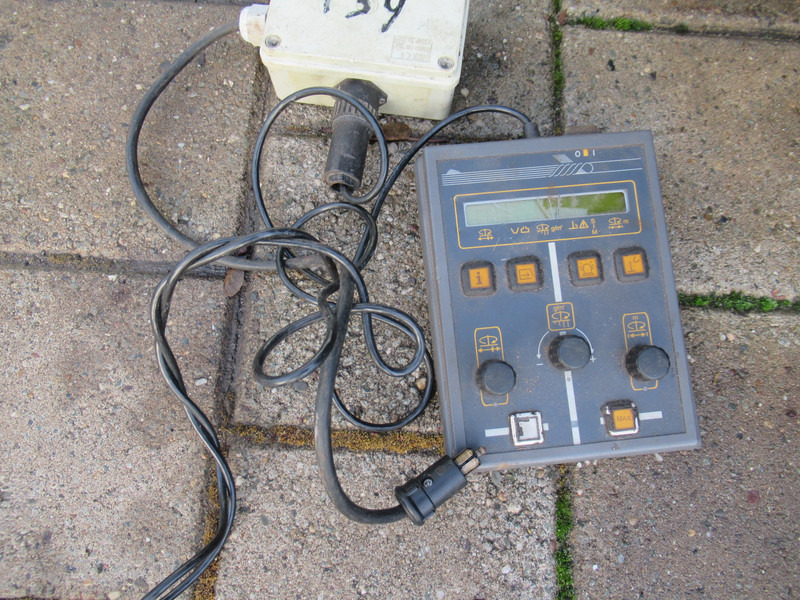 NIDO Stratos B11-18 AWAXN 1,1M3 + 500 L Zoutstrooier Saltzstreuer - ناثر غبار/ ملح: صورة 3 NIDO Stratos B11-18 AWAXN 1,1M3 + 500 L Zoutstrooier Saltzstreuer - ناثر غبار/ ملح: صورة 3