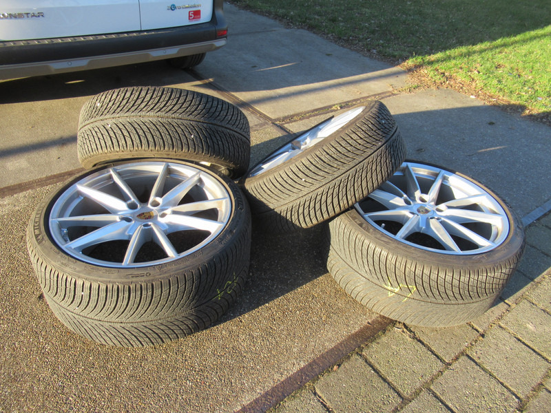 Porsche 911 992 20-/21 Carrera S Winterbanden Set Wielen - عجلات - سيارة: صورة 3 Porsche 911 992 20-/21 Carrera S Winterbanden Set Wielen - عجلات - سيارة: صورة 3