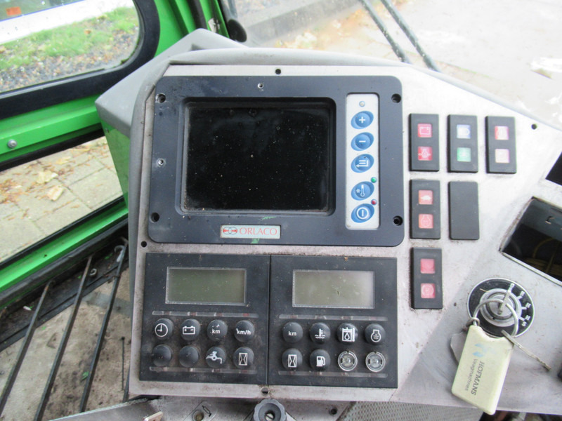 سياره كنس شوارع TENNANT HMF 214 Veegmachine, DEFECT / FOR PARTS: صورة 11