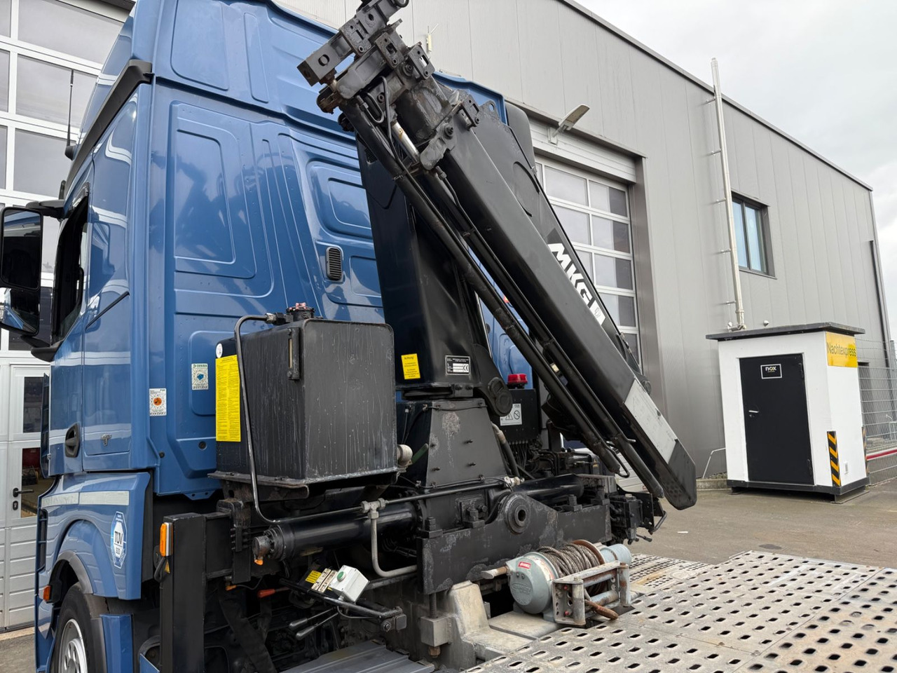 Mercedes-Benz Actros 1843 FVG 5-Zug / VDI 2700 / Kran MKG - شاحنة نقل سيارات شاحنة: صورة 4 Mercedes-Benz Actros 1843 FVG 5-Zug / VDI 2700 / Kran MKG - شاحنة نقل سيارات شاحنة: صورة 4