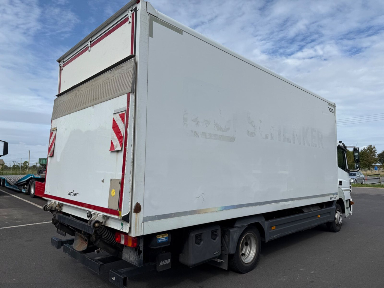 Mercedes-Benz Atego 3 4x2 821 4x2 LBW / Ahk. / Palfinger / 6m - شاحنة صندوقية: صورة 5 Mercedes-Benz Atego 3 4x2 821 4x2 LBW / Ahk. / Palfinger / 6m - شاحنة صندوقية: صورة 5