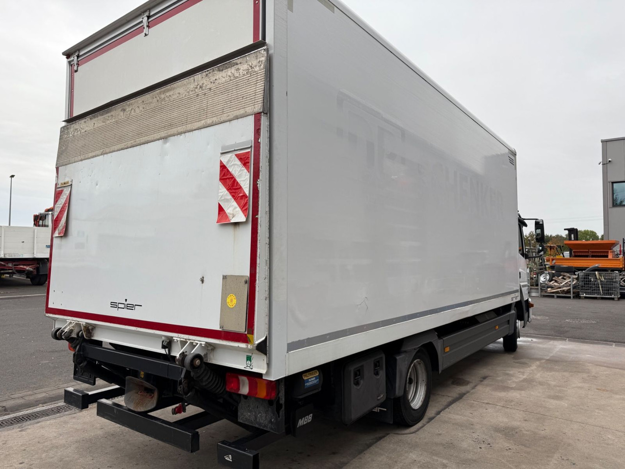 Mercedes-Benz Atego 3 4x2 821 4x2 LBW / Ahk. / Palfinger / 6m - شاحنة صندوقية: صورة 4 Mercedes-Benz Atego 3 4x2 821 4x2 LBW / Ahk. / Palfinger / 6m - شاحنة صندوقية: صورة 4