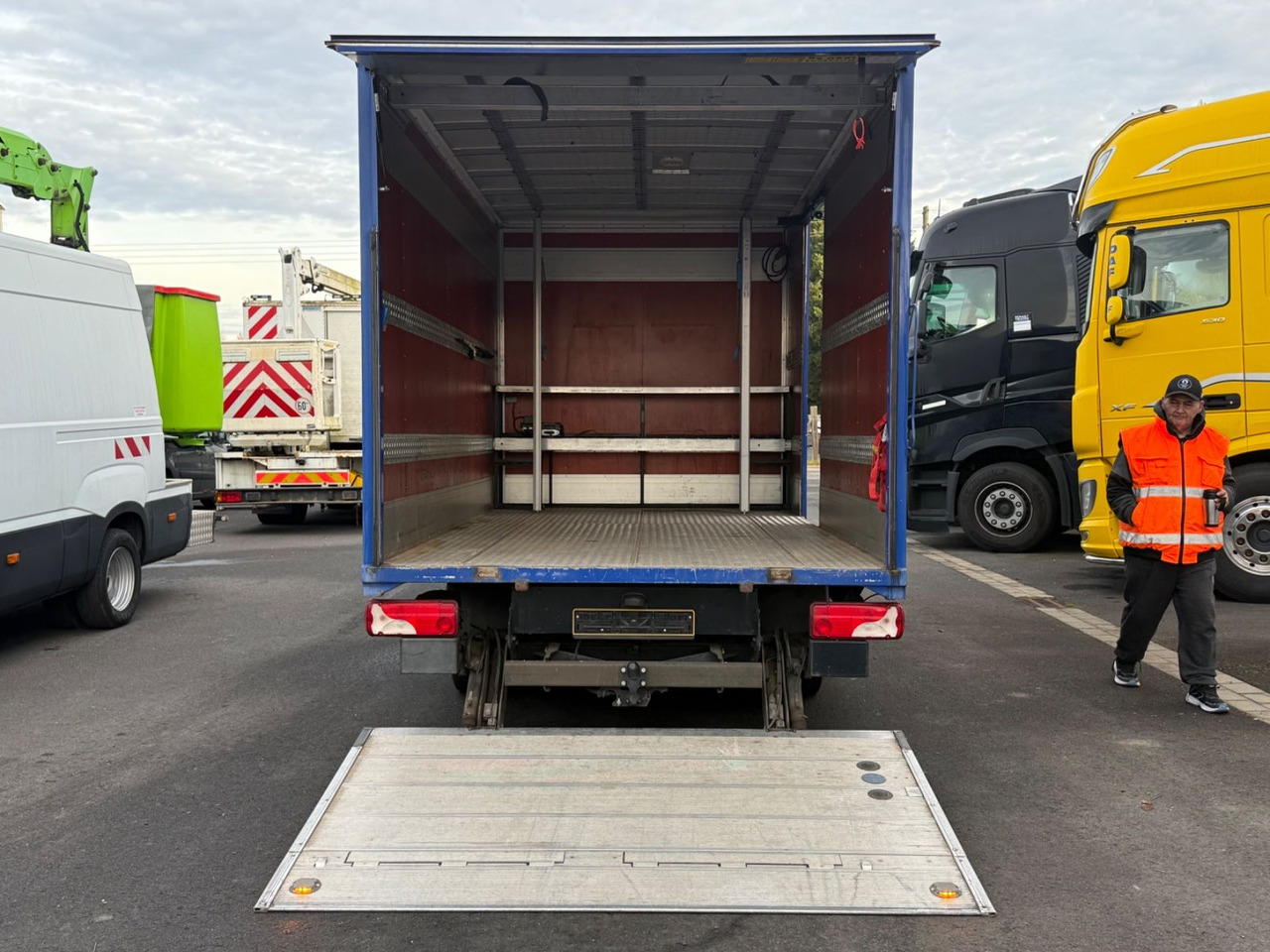 Mercedes-Benz Sprinter II 513 cdi Koffer, Lbw, Ahk, Winde - شاحنة بصندوق مغلق: صورة 5 Mercedes-Benz Sprinter II 513 cdi Koffer, Lbw, Ahk, Winde - شاحنة بصندوق مغلق: صورة 5