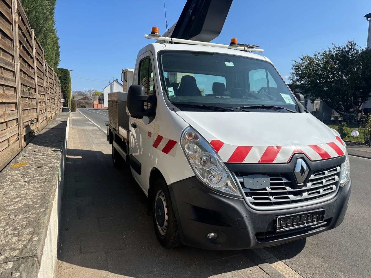 Renault Master Renault Master - منصة محمولة مثبتة على الشاحنة, شاحنة توصيل مغلقة: صورة 3 Renault Master Renault Master - منصة محمولة مثبتة على الشاحنة, شاحنة توصيل مغلقة: صورة 3