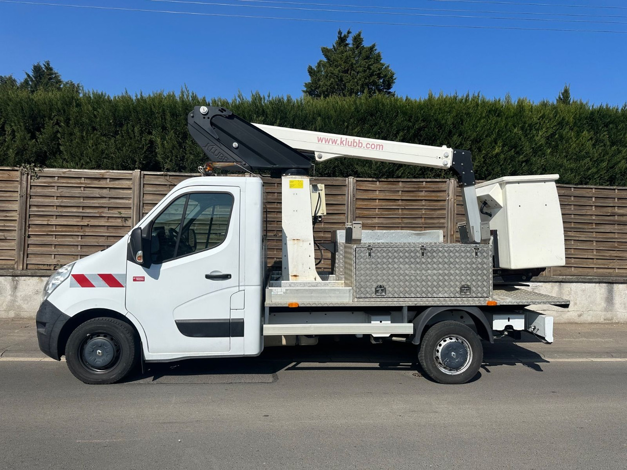 Renault Master Renault Master - منصة محمولة مثبتة على الشاحنة, شاحنة توصيل مغلقة: صورة 4 Renault Master Renault Master - منصة محمولة مثبتة على الشاحنة, شاحنة توصيل مغلقة: صورة 4