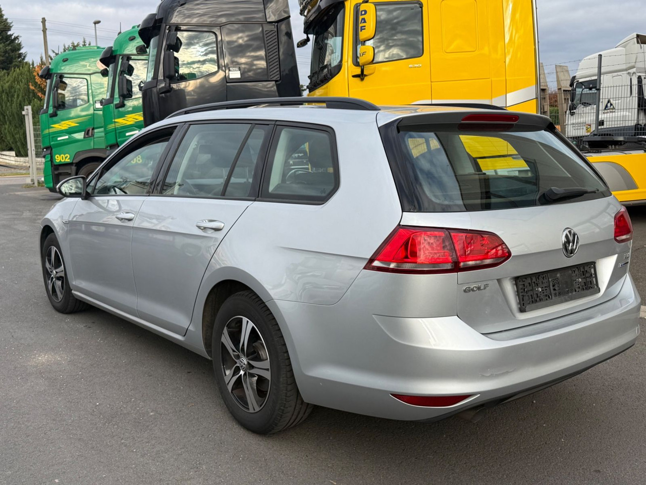 Volkswagen Golf 7 1.6tdi Variant Trendline Klima, Shz - سيارة ستيشن: صورة 5 Volkswagen Golf 7 1.6tdi Variant Trendline Klima, Shz - سيارة ستيشن: صورة 5