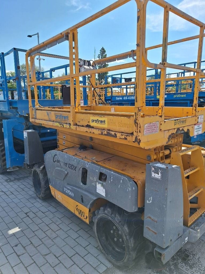 Haulotte Compact 12 DX - مرفاع مقصي: صورة 5 Haulotte Compact 12 DX - مرفاع مقصي: صورة 5