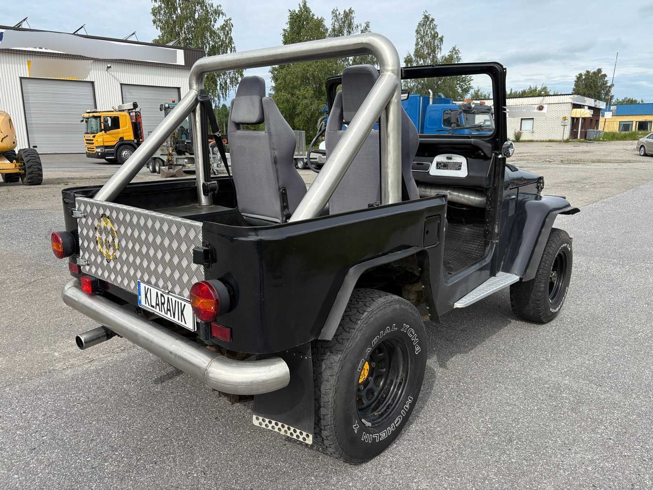 Convertible Toyota Land Cruiser BJ40 - سيارة دفع رباعي: صورة 4 Convertible Toyota Land Cruiser BJ40 - سيارة دفع رباعي: صورة 4