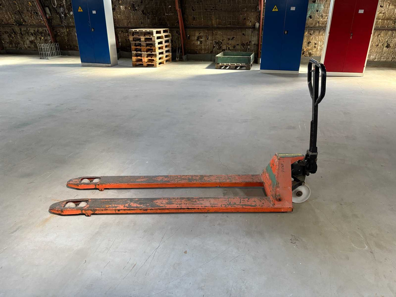 Pump cart with long forks Rocla - شاحنة نقل الطبالي: صورة 2 Pump cart with long forks Rocla - شاحنة نقل الطبالي: صورة 2