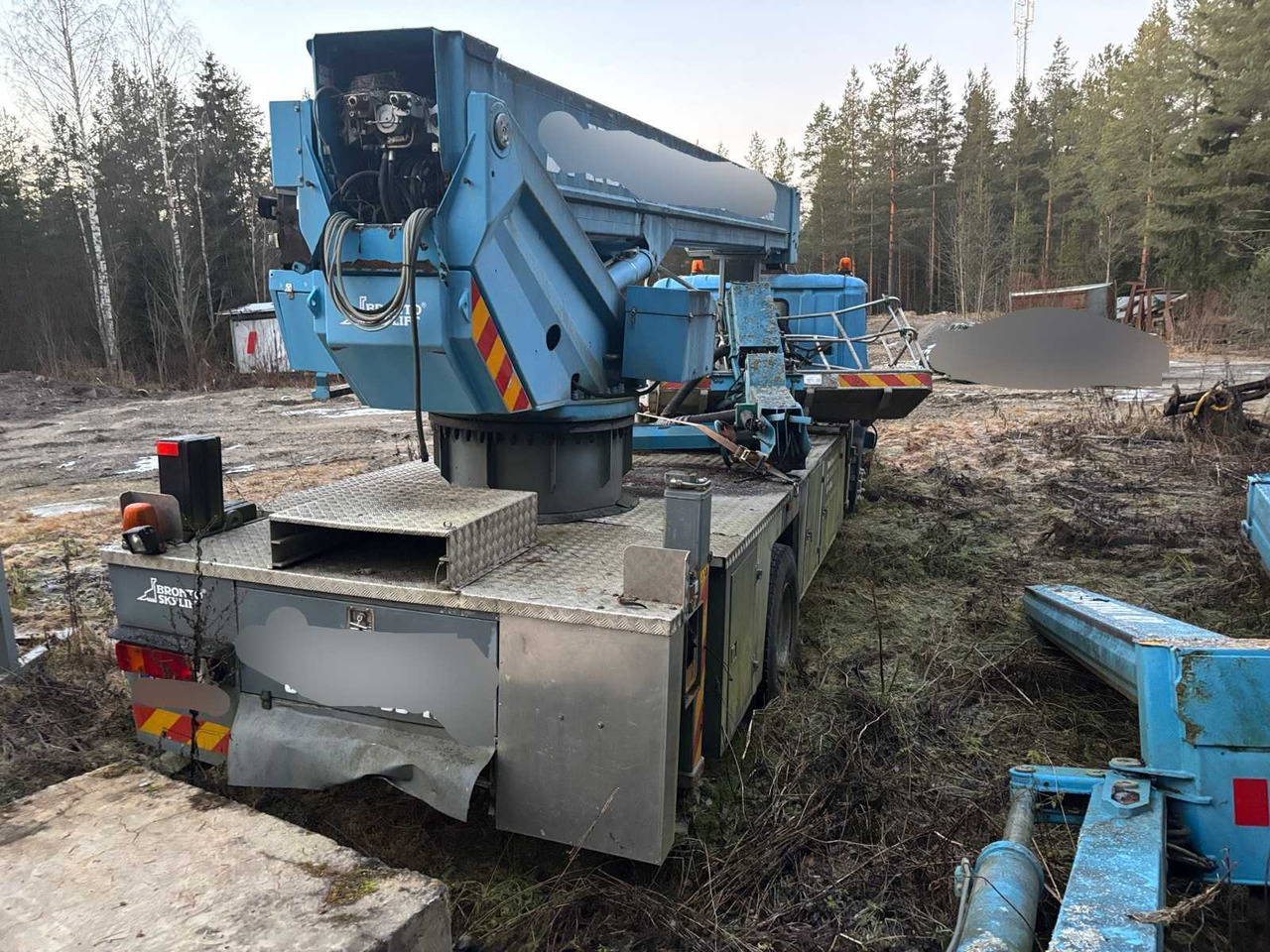 Scania P94 truck and Bronto Skylift telescopic crane - شاحنة كرين: صورة 5 Scania P94 truck and Bronto Skylift telescopic crane - شاحنة كرين: صورة 5