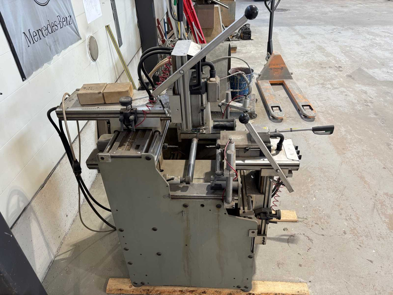 Three-spindle copy milling cutter P macchine s.r.l 03P - آلة طحن المعادن: صورة 5 Three-spindle copy milling cutter P macchine s.r.l 03P - آلة طحن المعادن: صورة 5