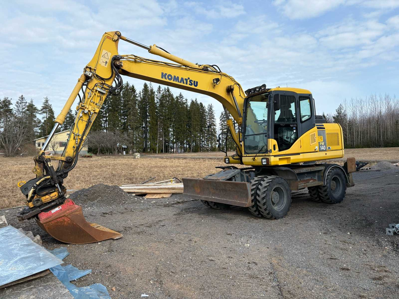 Wheel excavator Komatsu PW140-7 - حفار ذو عجلات: صورة 1 Wheel excavator Komatsu PW140-7 - حفار ذو عجلات: صورة 1