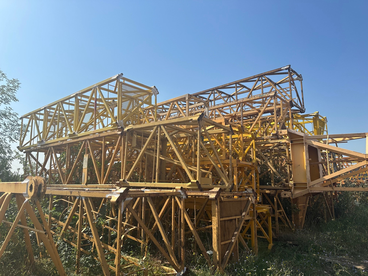 LIEBHERR 120 HC sections 1,8 m x 1,8 m & 256 HC 2,3 m x 2,3 m - رافعة برجية: صورة 1 LIEBHERR 120 HC sections 1,8 m x 1,8 m & 256 HC 2,3 m x 2,3 m - رافعة برجية: صورة 1