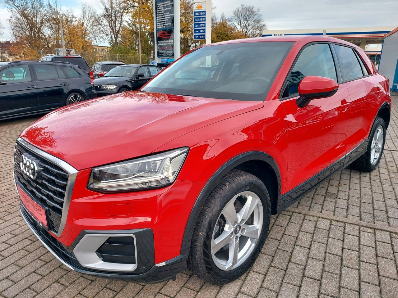 Audi Q2 40 TFSI quattro sport LED Leder Kamera AHK - سيارة دفع رباعي: صورة 5 Audi Q2 40 TFSI quattro sport LED Leder Kamera AHK - سيارة دفع رباعي: صورة 5