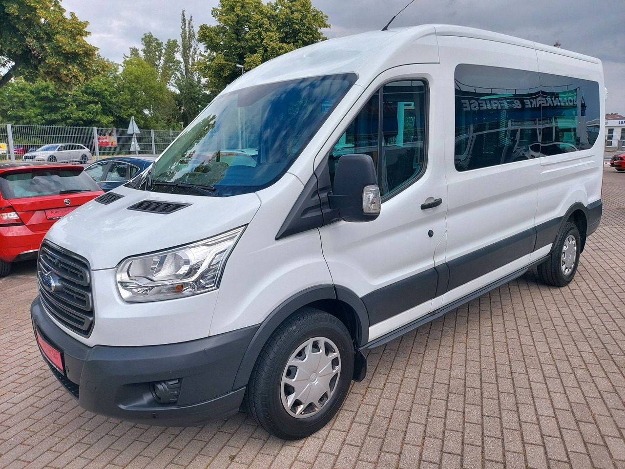 Ford Transit Kombi 350 L3 hoch Trend Rollstuhl Lift - ميكروباص: صورة 2 Ford Transit Kombi 350 L3 hoch Trend Rollstuhl Lift - ميكروباص: صورة 2