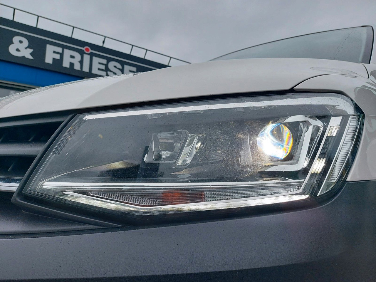 Volkswagen Caddy Kasten Klima Xenon Bluetooth - ميكروباص: صورة 2 Volkswagen Caddy Kasten Klima Xenon Bluetooth - ميكروباص: صورة 2