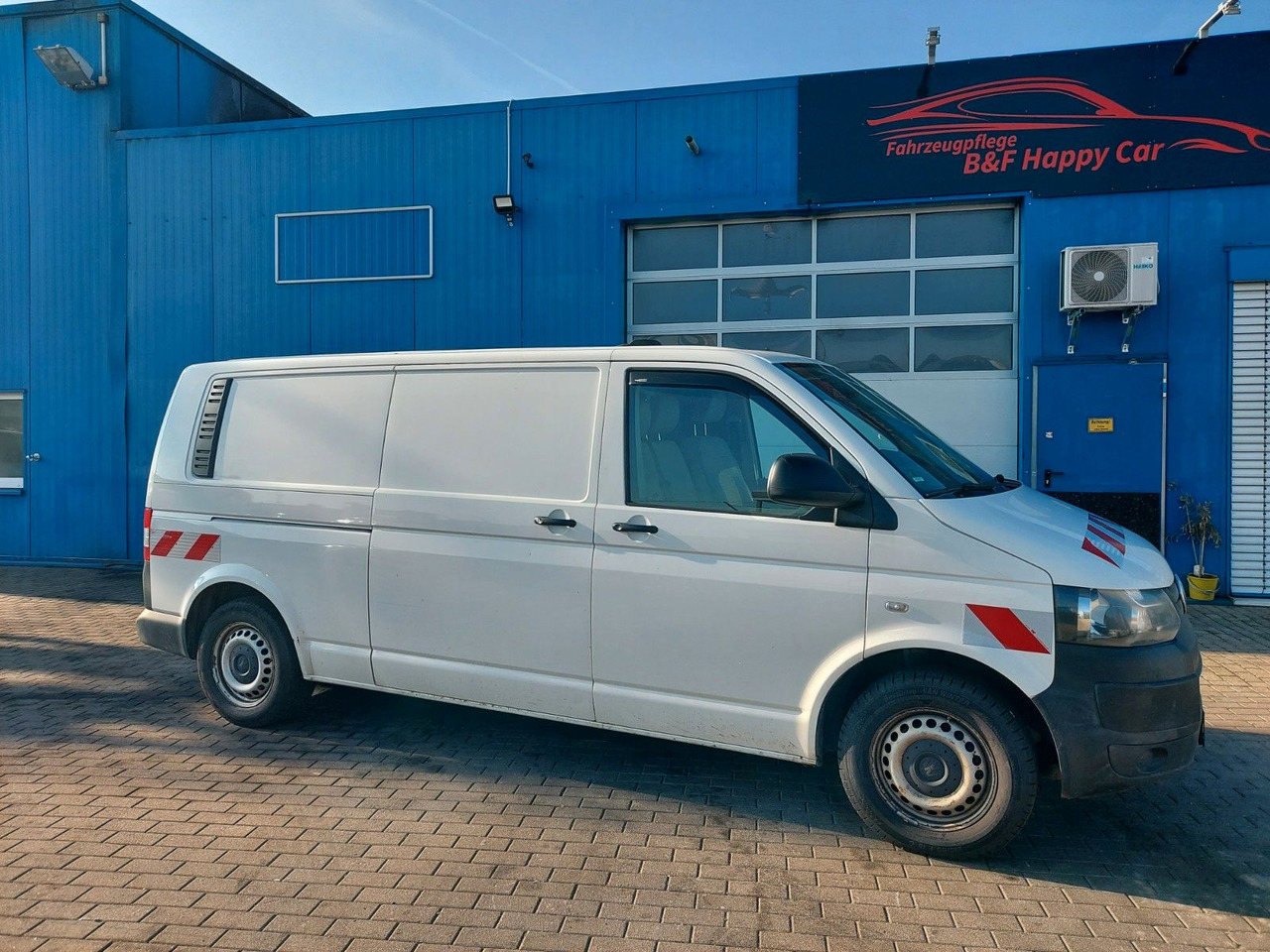 Volkswagen T5 Transporter Kasten Kombi lang 4Motion - ميكروباص: صورة 1 Volkswagen T5 Transporter Kasten Kombi lang 4Motion - ميكروباص: صورة 1