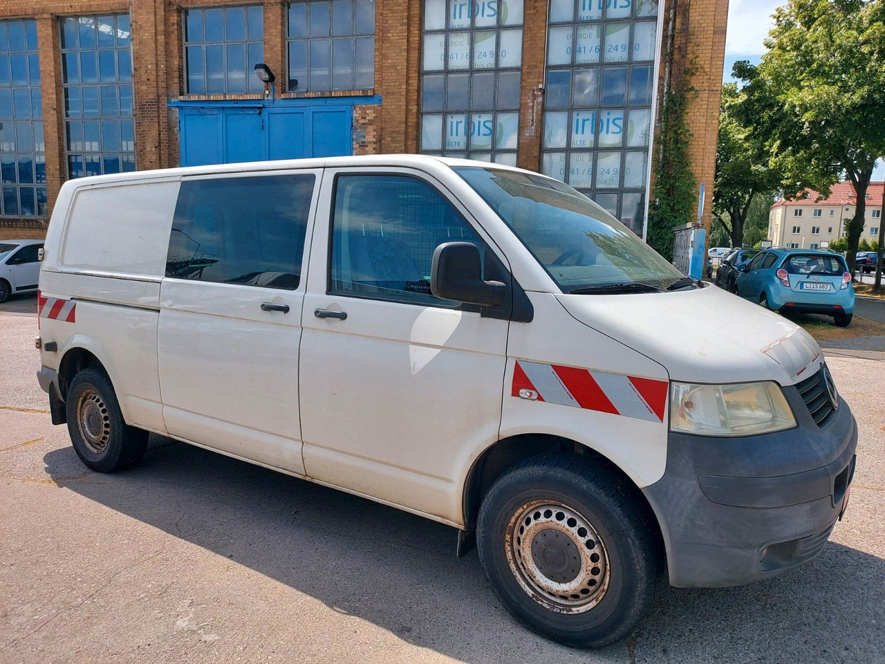 Volkswagen T5 Transporter Kombi Kasten 4Motion lang - ميكروباص: صورة 3 Volkswagen T5 Transporter Kombi Kasten 4Motion lang - ميكروباص: صورة 3