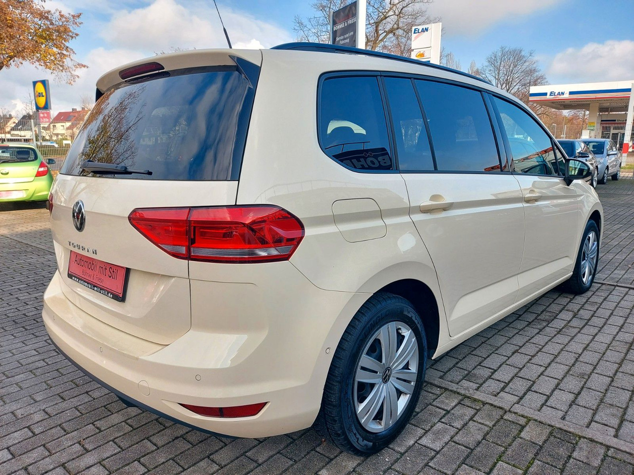 Volkswagen Touran 2.0 TDI SCR DSG Comfortline TAXI 7 Sitze - ميكروباص: صورة 4 Volkswagen Touran 2.0 TDI SCR DSG Comfortline TAXI 7 Sitze - ميكروباص: صورة 4