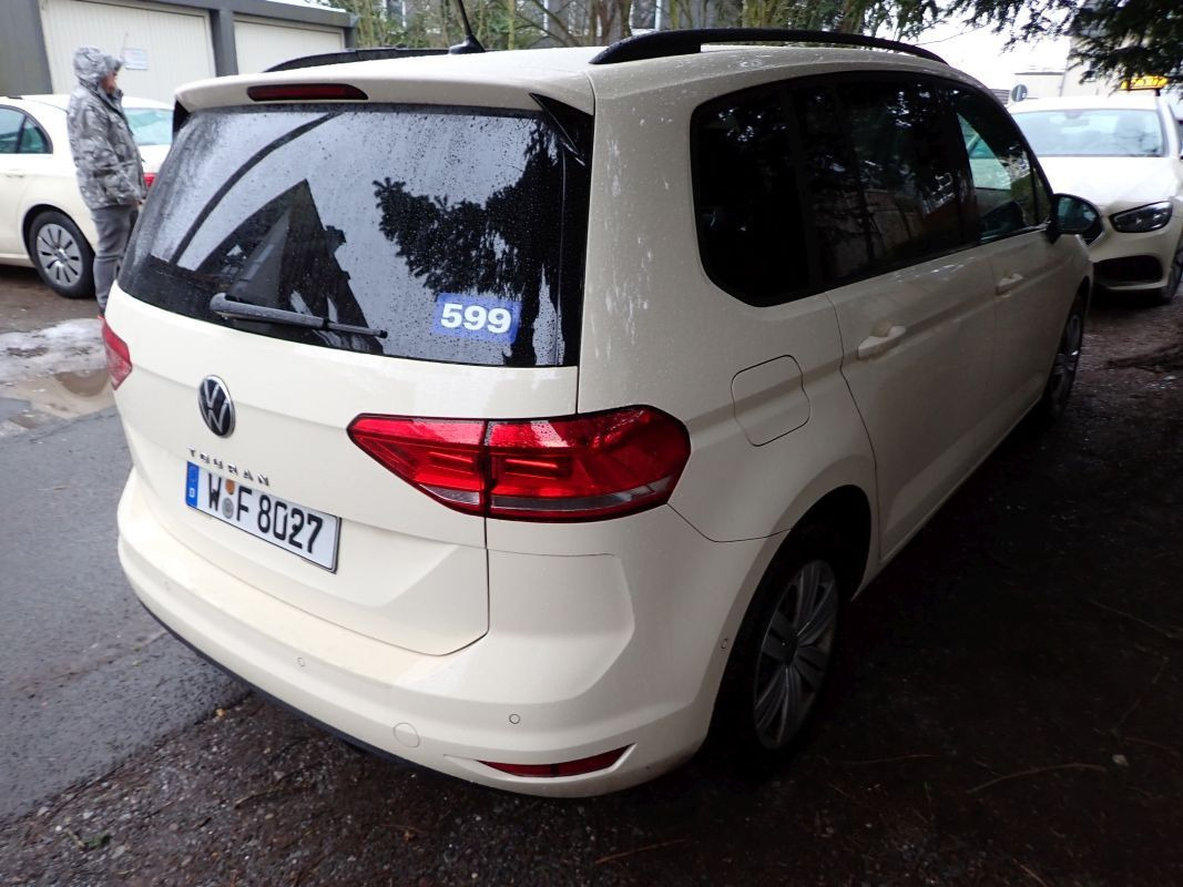 Volkswagen Touran 2.0 TDI SCR DSG Comfortline TAXI LED NAVI - ميكروباص: صورة 3 Volkswagen Touran 2.0 TDI SCR DSG Comfortline TAXI LED NAVI - ميكروباص: صورة 3