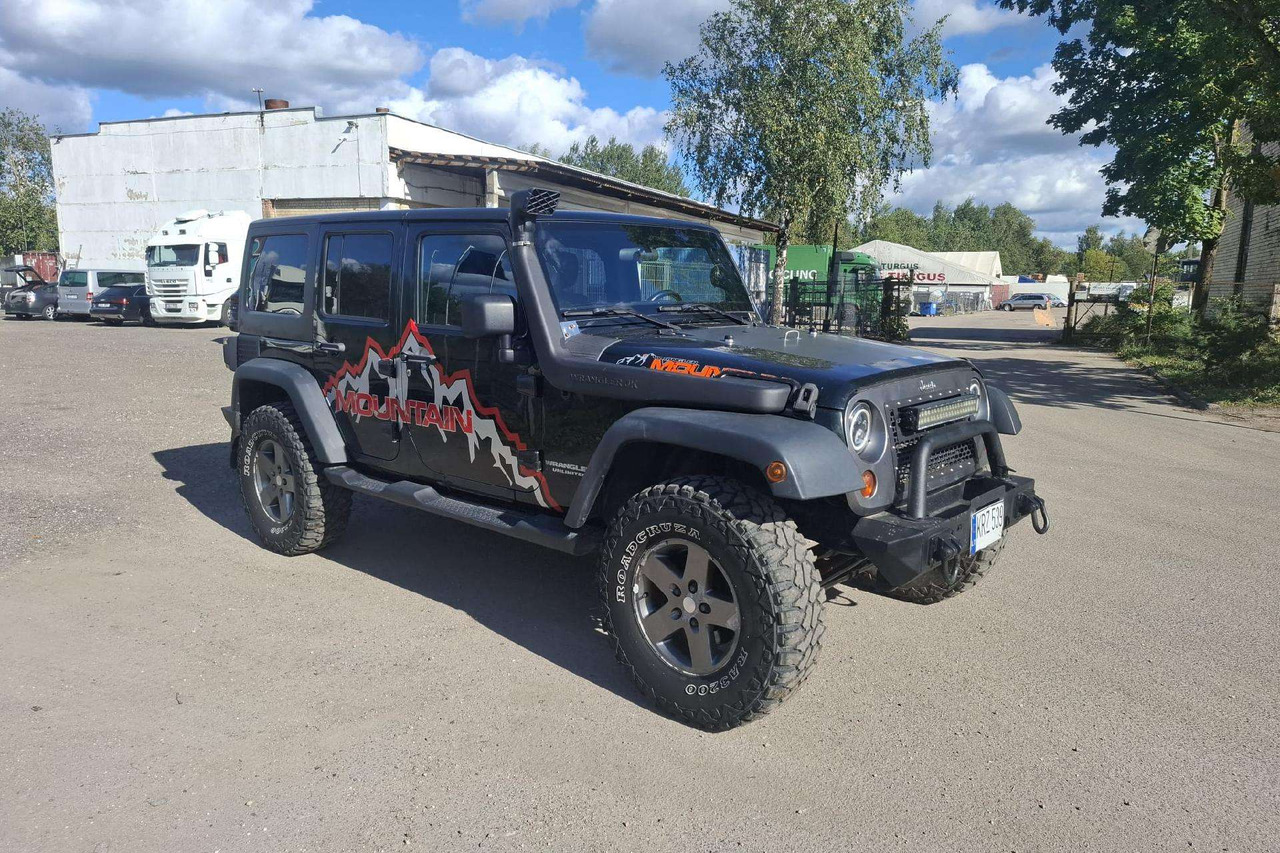 Jeep Wrangler - سيارة دفع رباعي: صورة 1 Jeep Wrangler - سيارة دفع رباعي: صورة 1