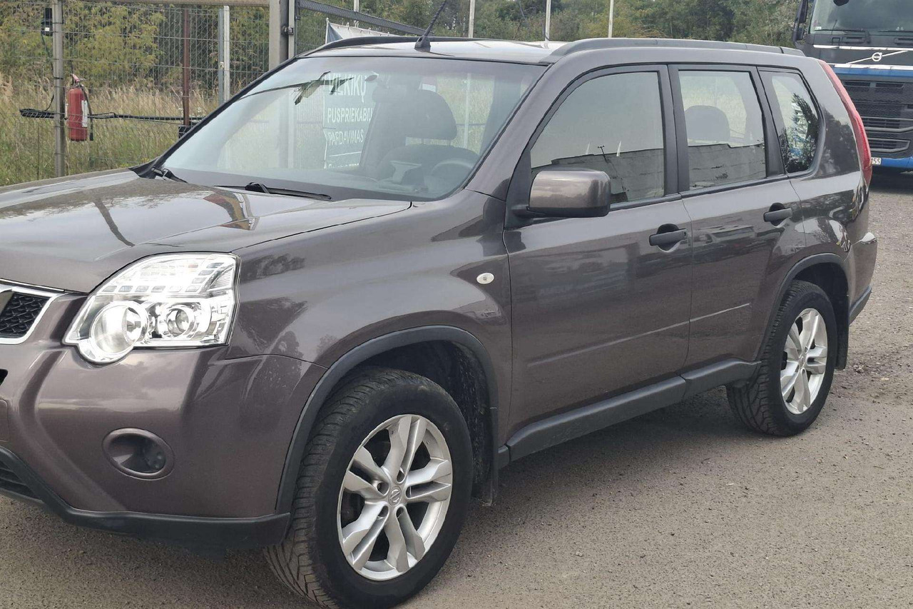 Nissan X-Trail - سيارة دفع رباعي: صورة 1 Nissan X-Trail - سيارة دفع رباعي: صورة 1