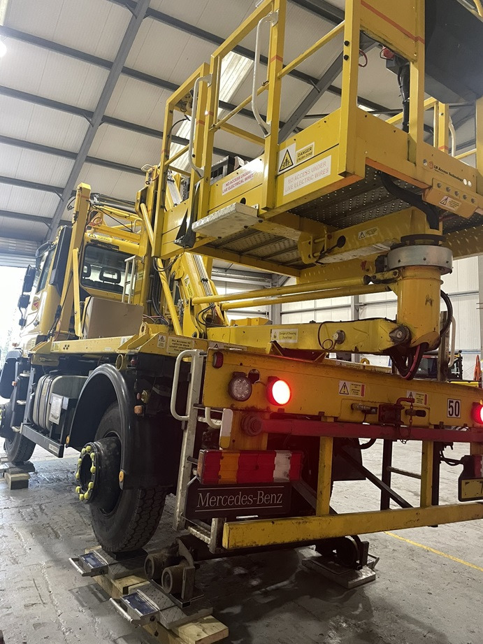 MERCEDES-BENZ Unimog, Aerial Platform, 400kg, 4x4, U423, Road-Rail - مرفاع مفصلي: صورة 2 MERCEDES-BENZ Unimog, Aerial Platform, 400kg, 4x4, U423, Road-Rail - مرفاع مفصلي: صورة 2