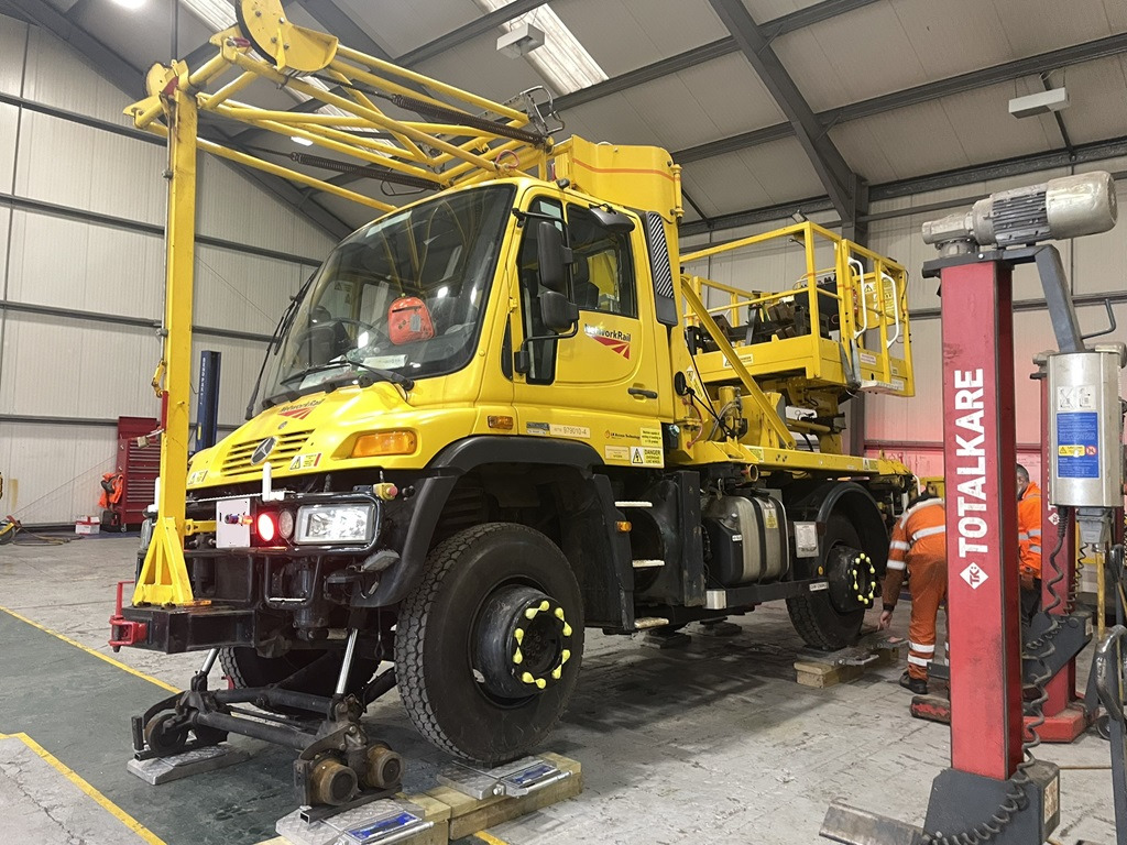 MERCEDES-BENZ Unimog, Aerial Platform, 400kg, 4x4, U423, Road-Rail - مرفاع مفصلي: صورة 1 MERCEDES-BENZ Unimog, Aerial Platform, 400kg, 4x4, U423, Road-Rail - مرفاع مفصلي: صورة 1