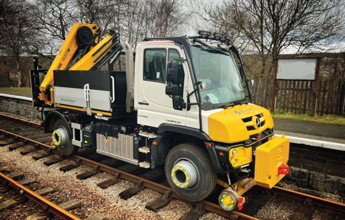 UNIMOG Unimog 423, 4x4, Mercedes Benz, Hiab - شاحنة كرين: صورة 1 UNIMOG Unimog 423, 4x4, Mercedes Benz, Hiab - شاحنة كرين: صورة 1