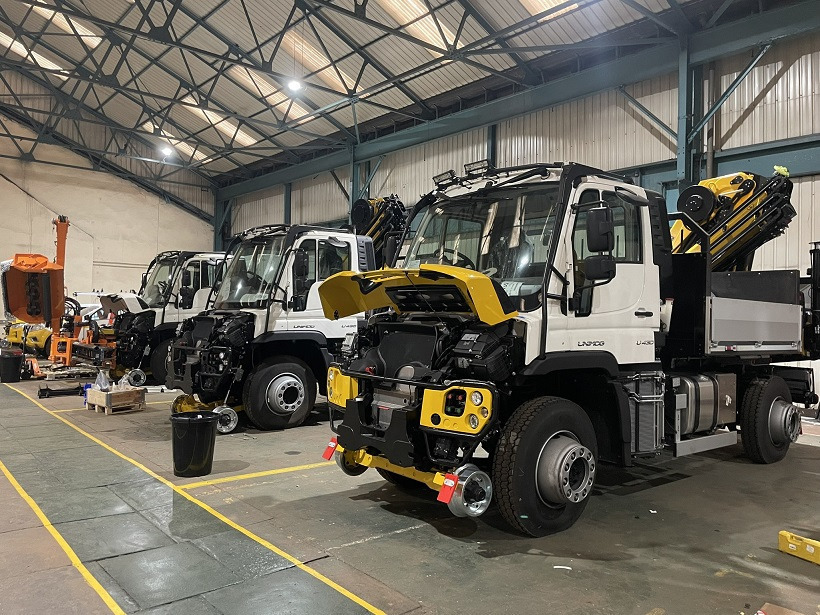 UNIMOG - شاحنة كرين: صورة 1 UNIMOG - شاحنة كرين: صورة 1