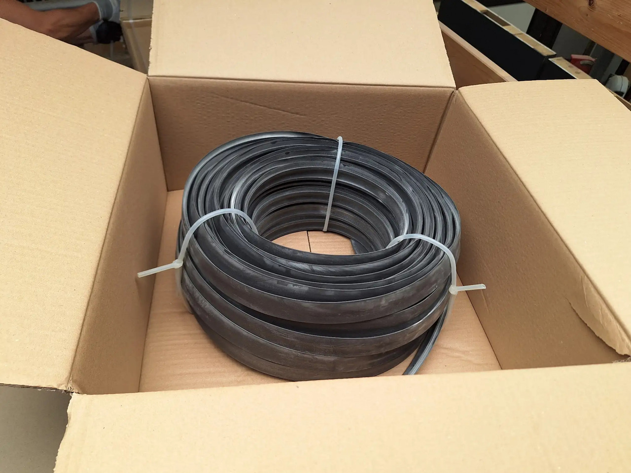 1 Stk. Dichtungsprofil - معدات الورشة: صورة 1 1 Stk. Dichtungsprofil - معدات الورشة: صورة 1