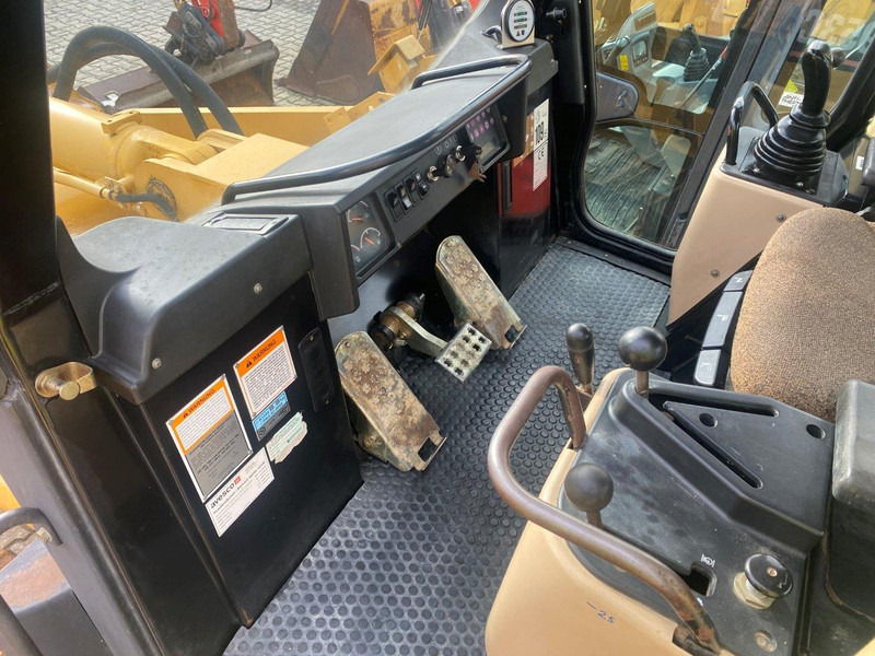 Caterpillar 953C NVT - اللودر المجنزر: صورة 5 Caterpillar 953C NVT - اللودر المجنزر: صورة 5