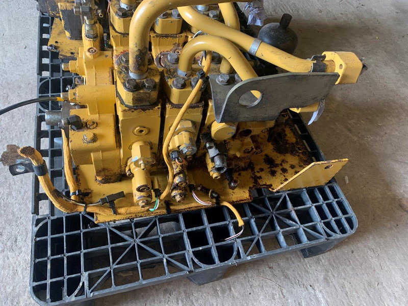 Caterpillar VALVE GP-MAIN CONTROL 2613682 - أجهزة هيدروليكية: صورة 5 Caterpillar VALVE GP-MAIN CONTROL 2613682 - أجهزة هيدروليكية: صورة 5