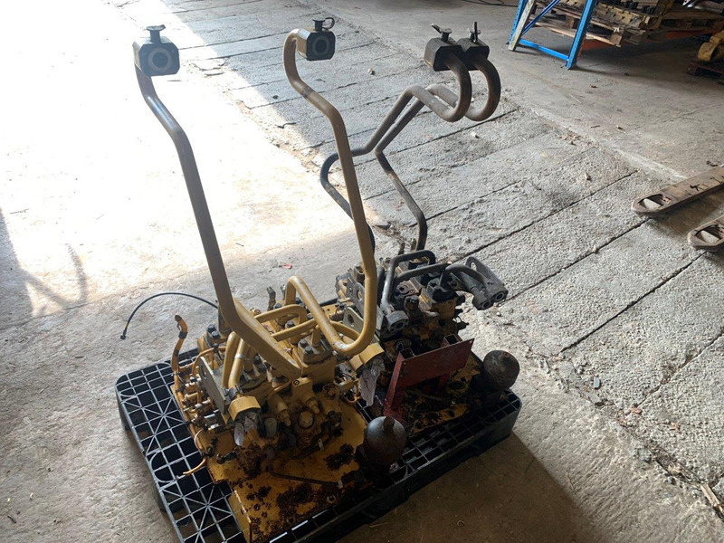 Caterpillar VALVE GP-MAIN CONTROL 2613682 - أجهزة هيدروليكية: صورة 2 Caterpillar VALVE GP-MAIN CONTROL 2613682 - أجهزة هيدروليكية: صورة 2