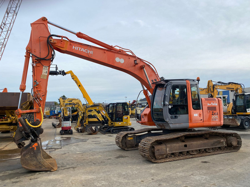 Hitachi ZX 225 USRLC NVT - حفار زاحف: صورة 1 Hitachi ZX 225 USRLC NVT - حفار زاحف: صورة 1