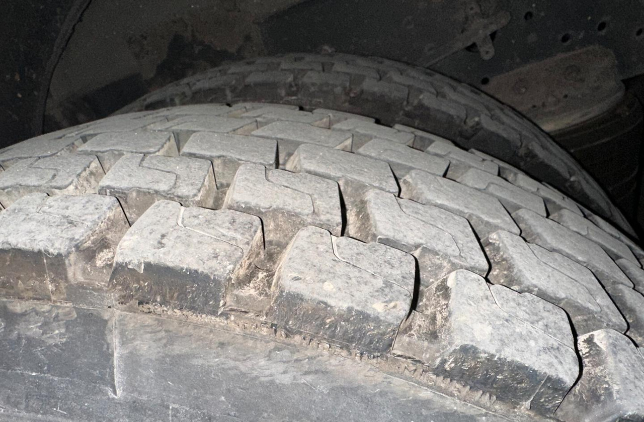 شاحنة ذات ستائر جانبية Iveco: صورة 15 شاحنة ذات ستائر جانبية Iveco: صورة 15