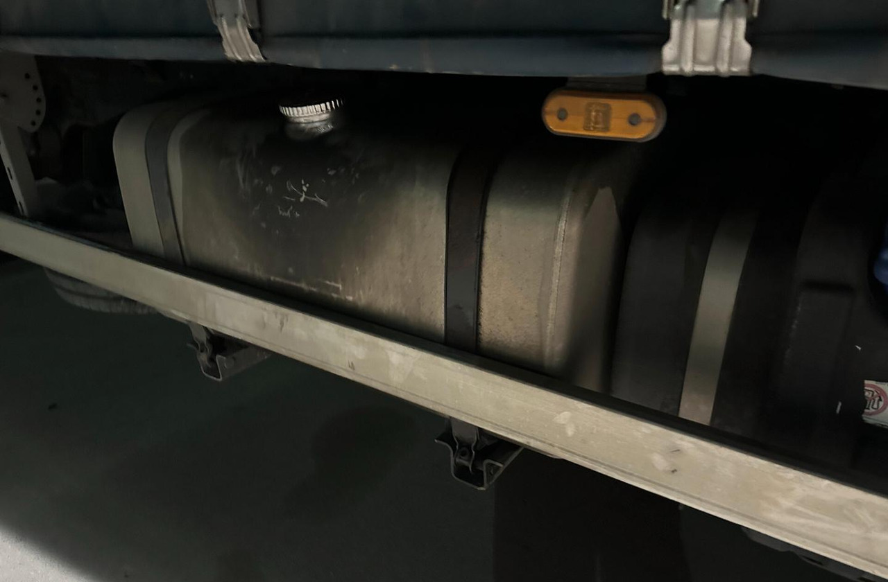 شاحنة ذات ستائر جانبية Iveco: صورة 13 شاحنة ذات ستائر جانبية Iveco: صورة 13