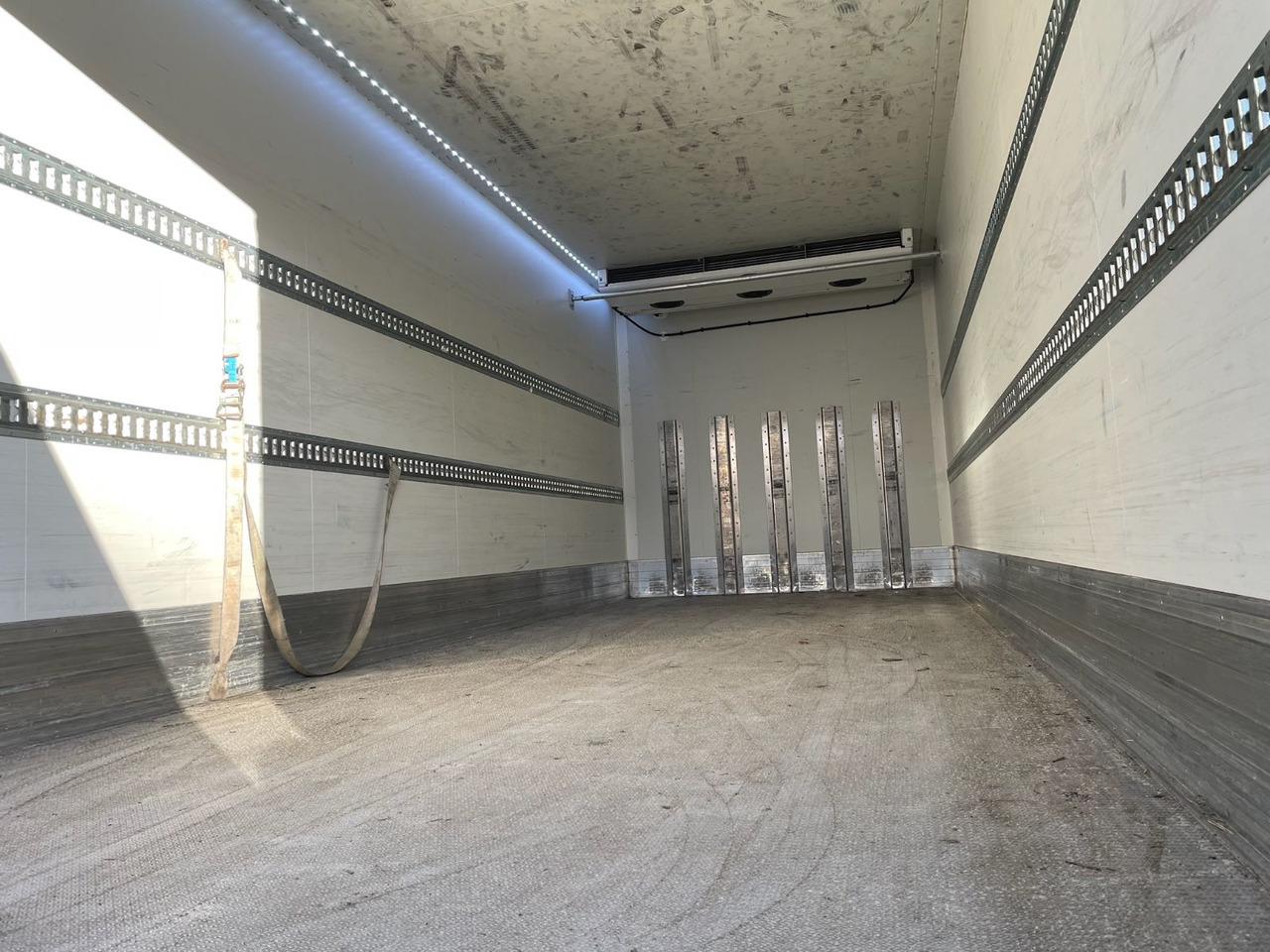 تأجير  Mercedes-Benz Actros 2543 6x2 Kühlkoffer/CARRIER/KERSCHER/EU6d Mercedes-Benz Actros 2543 6x2 Kühlkoffer/CARRIER/KERSCHER/EU6d: صورة 12