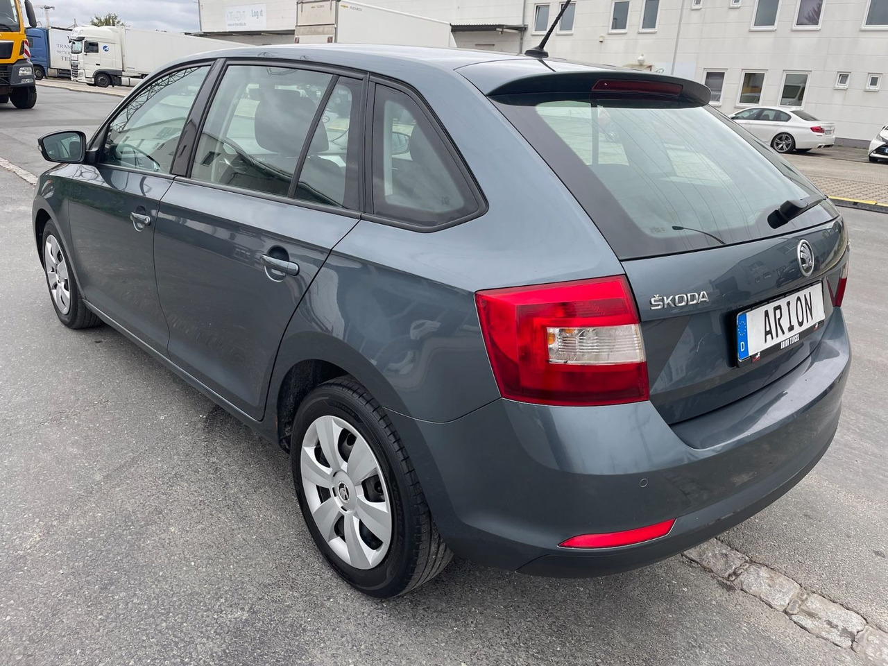 Skoda Rapid Spaceback Ambition - سيارة ستيشن: صورة 4 Skoda Rapid Spaceback Ambition - سيارة ستيشن: صورة 4