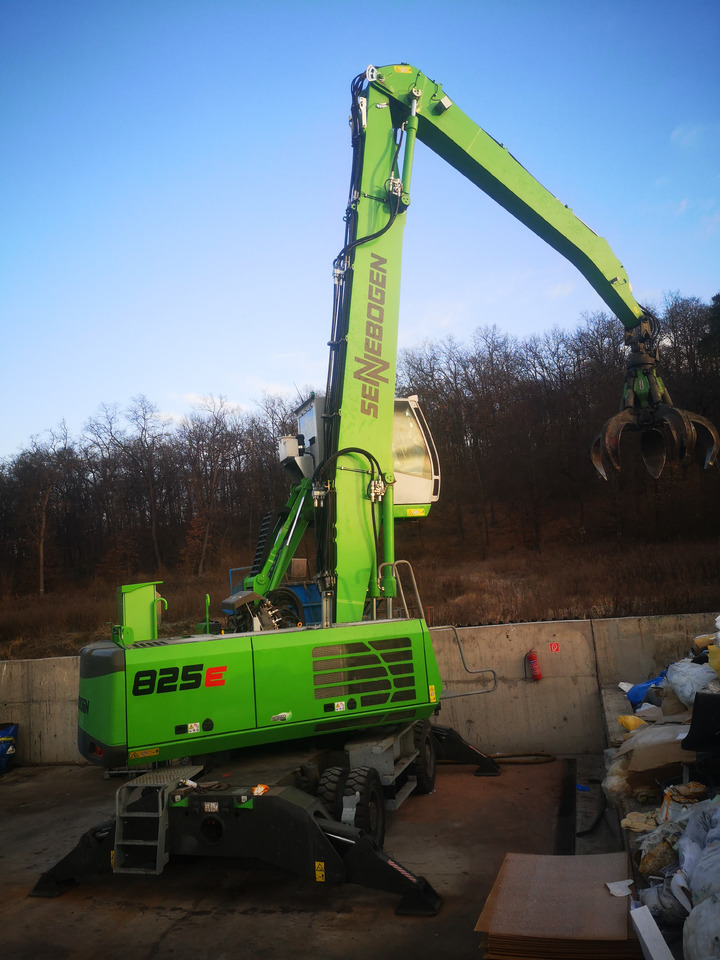 Sennebogen 825M E - آلة التعامل مع النفايات: صورة 1 Sennebogen 825M E - آلة التعامل مع النفايات: صورة 1