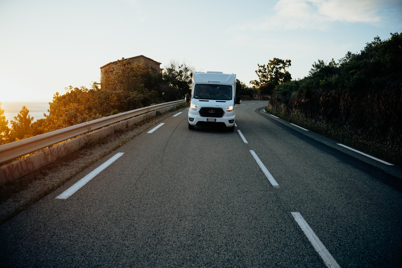 ETRUSCO Etrusco V 6.8 SCF - عربة تخييم: صورة 4 ETRUSCO Etrusco V 6.8 SCF - عربة تخييم: صورة 4