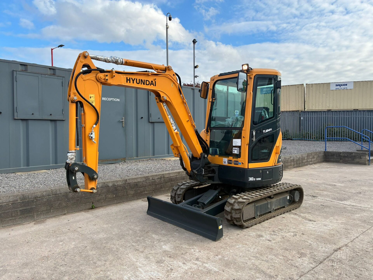 Hyundai R30Z-9AK - حفار صغير: صورة 1 Hyundai R30Z-9AK - حفار صغير: صورة 1
