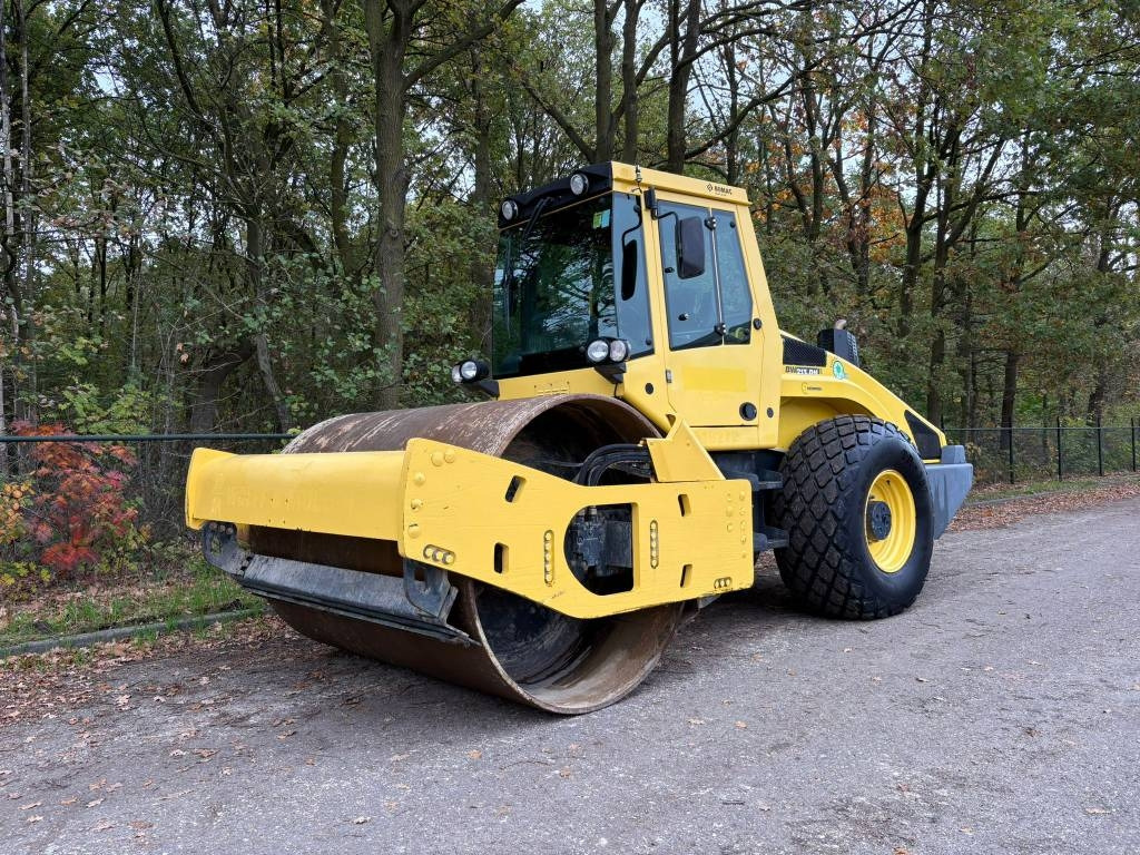 Bomag BW 213 D H-4 i EVIB/BVC / Airco / German machine - ضاغطة التربة: صورة 1 Bomag BW 213 D H-4 i EVIB/BVC / Airco / German machine - ضاغطة التربة: صورة 1