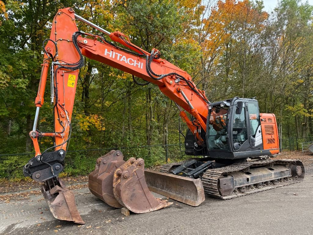 Hitachi ZX 225 US LC-6 - حفار زاحف: صورة 1 Hitachi ZX 225 US LC-6 - حفار زاحف: صورة 1